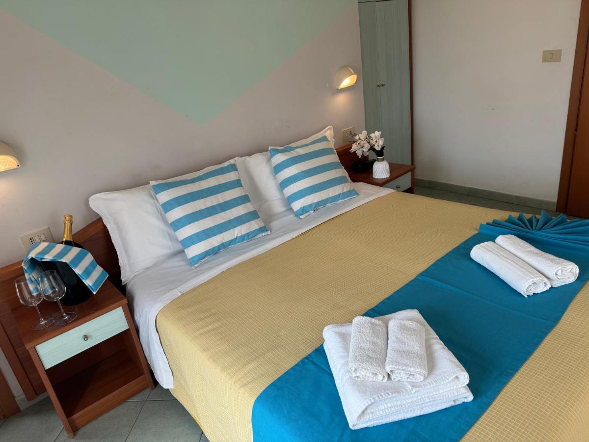 Hotel Villa Caterina Rimini Buitenkant foto