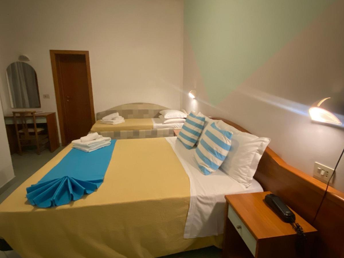Hotel Villa Caterina Rimini Buitenkant foto