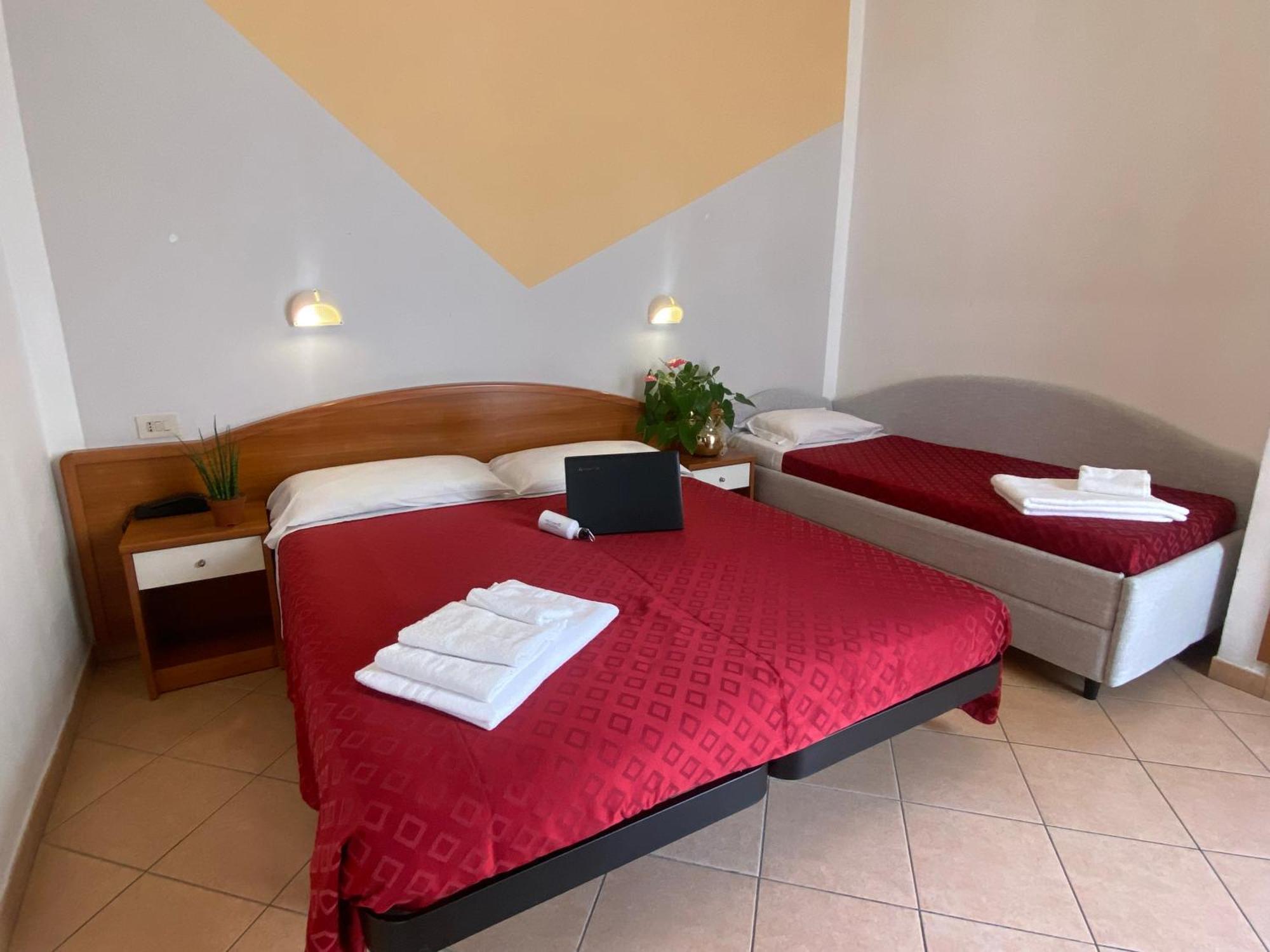 Hotel Villa Caterina Rimini Buitenkant foto