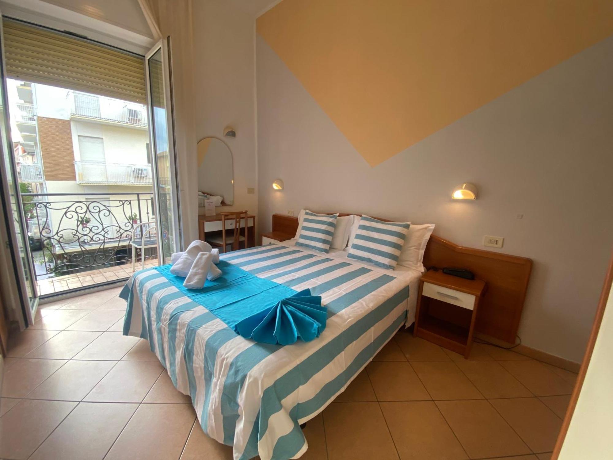 Hotel Villa Caterina Rimini Buitenkant foto