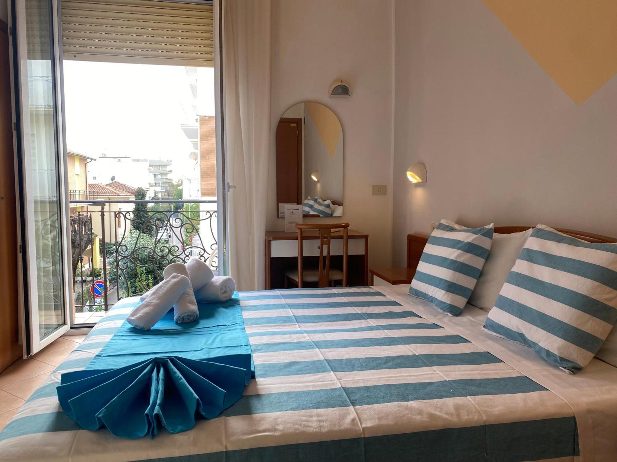 Hotel Villa Caterina Rimini Buitenkant foto