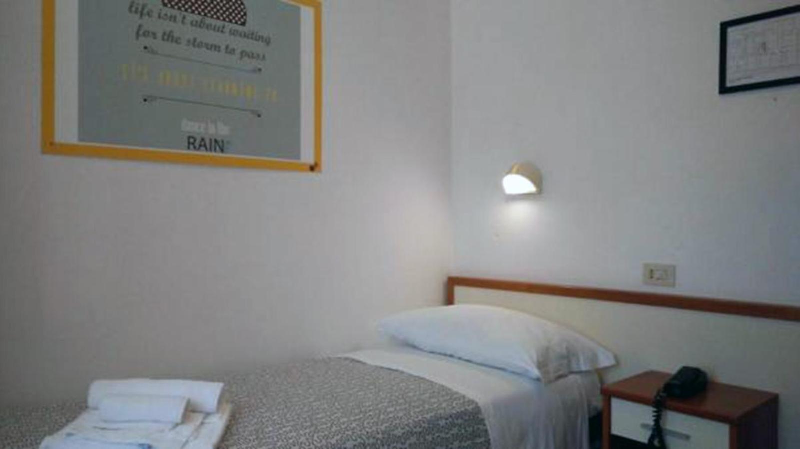 Hotel Villa Caterina Rimini Buitenkant foto