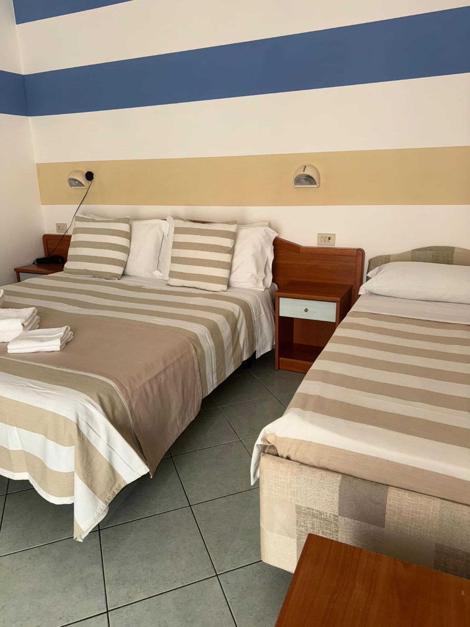 Hotel Villa Caterina Rimini Buitenkant foto