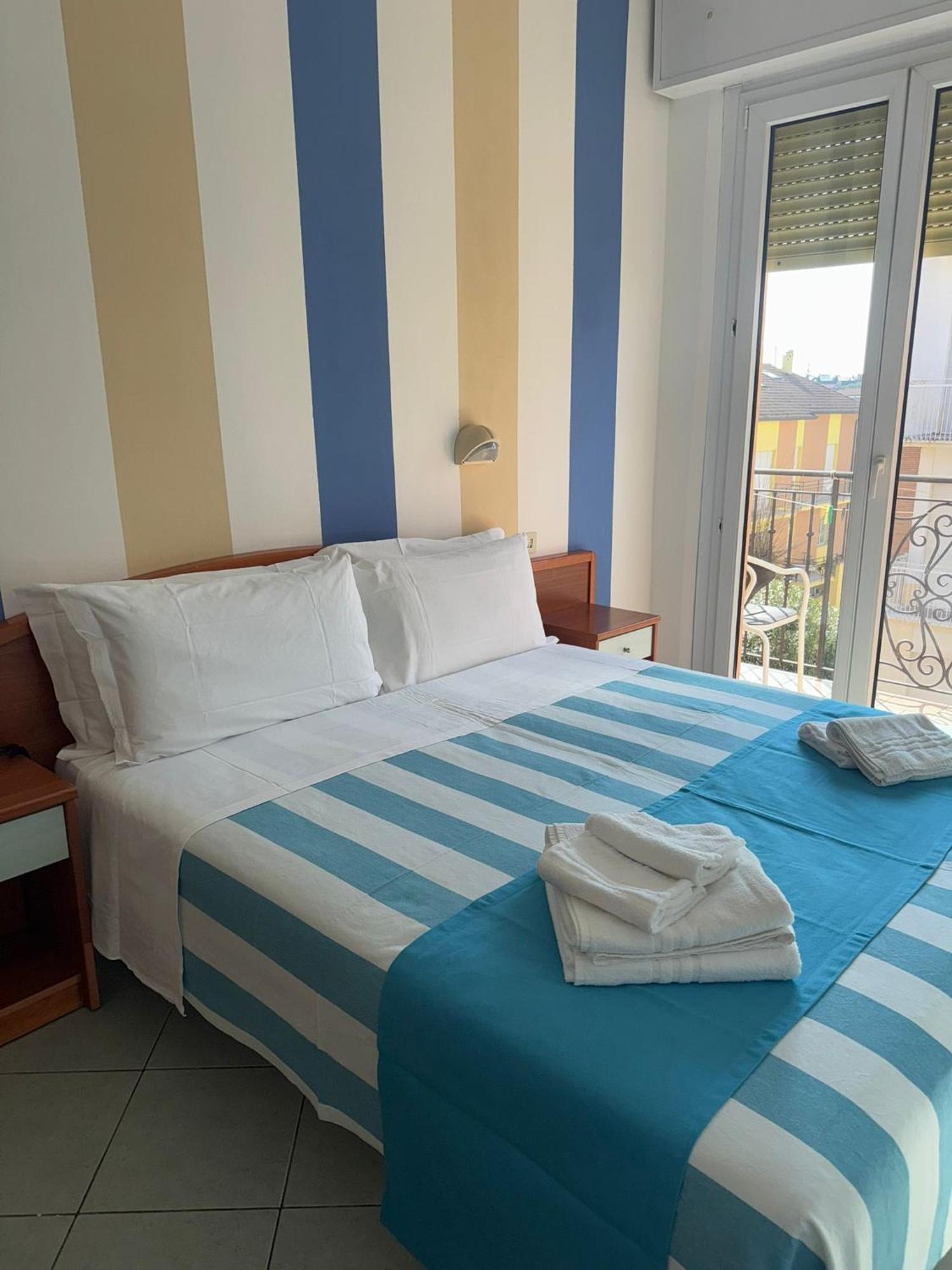 Hotel Villa Caterina Rimini Buitenkant foto