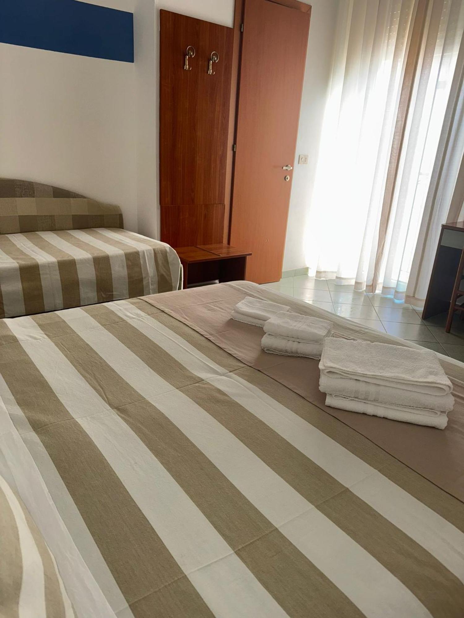 Hotel Villa Caterina Rimini Buitenkant foto